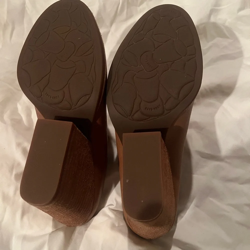 KORK-EASE Challis Heeled Mule - Contemporary Mule with Sculpted Chunky Heel - Picture 2 of 4